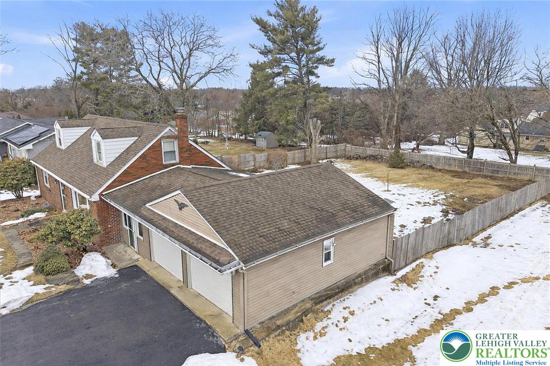 1390 Oakwood Drive