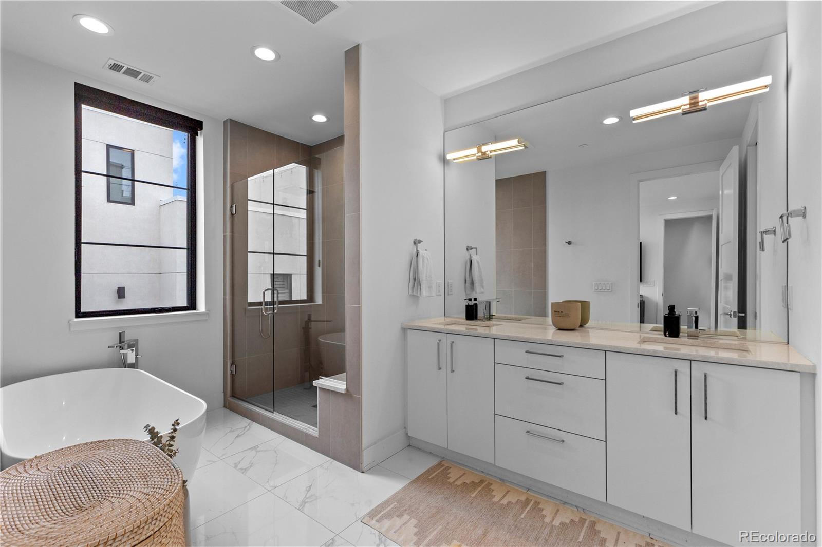 818 Ash Street Unit: 3