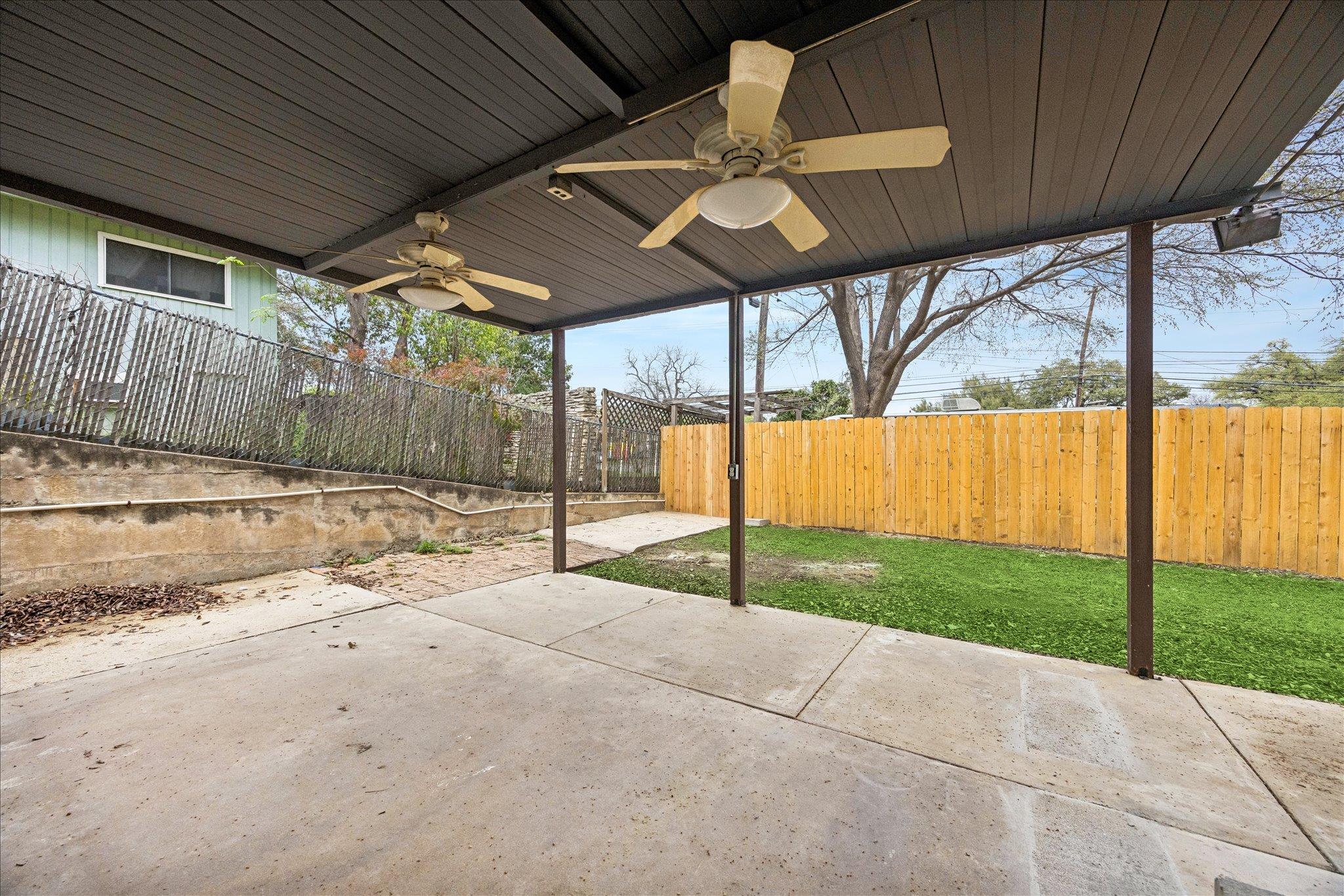 2403 Little John LN