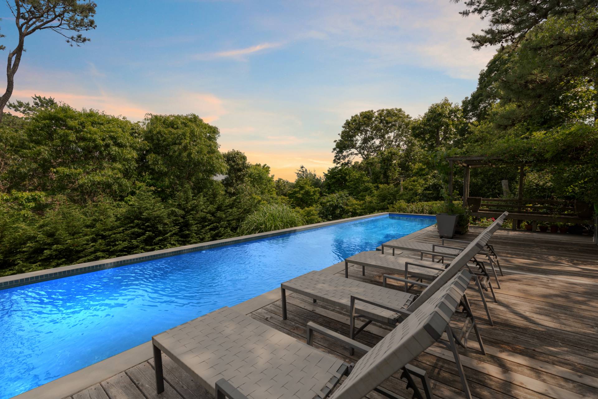 22 HAWTHORNE RD