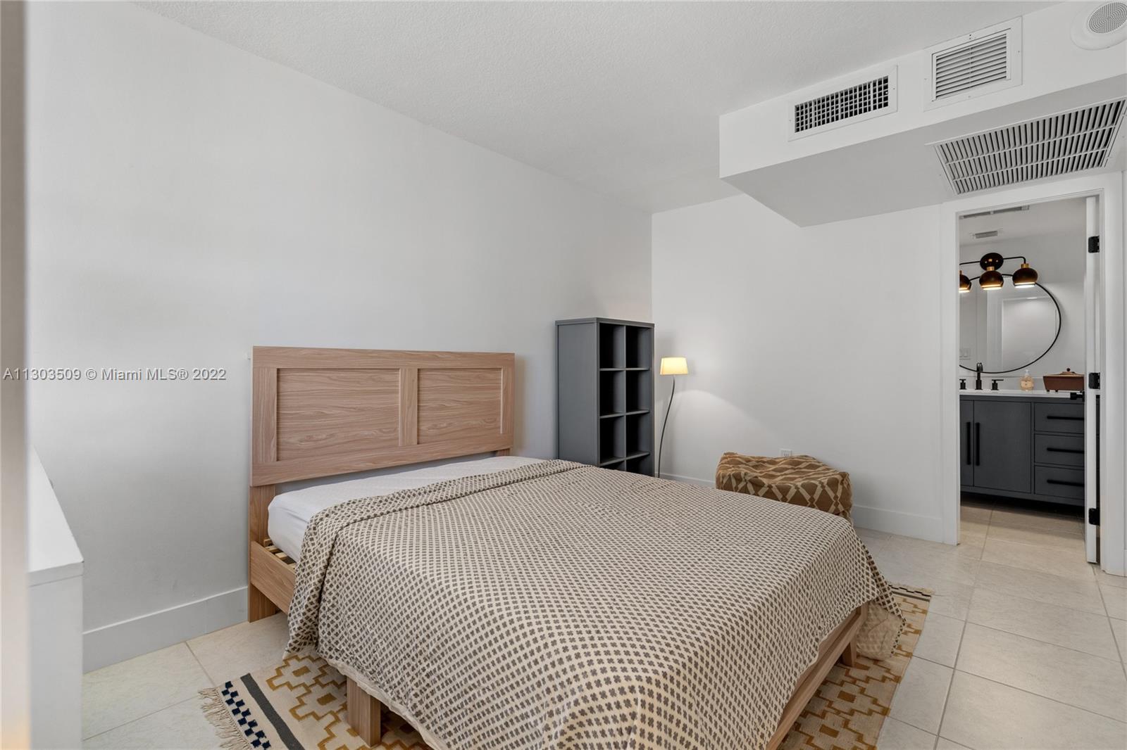 5701 Collins Ave # 712