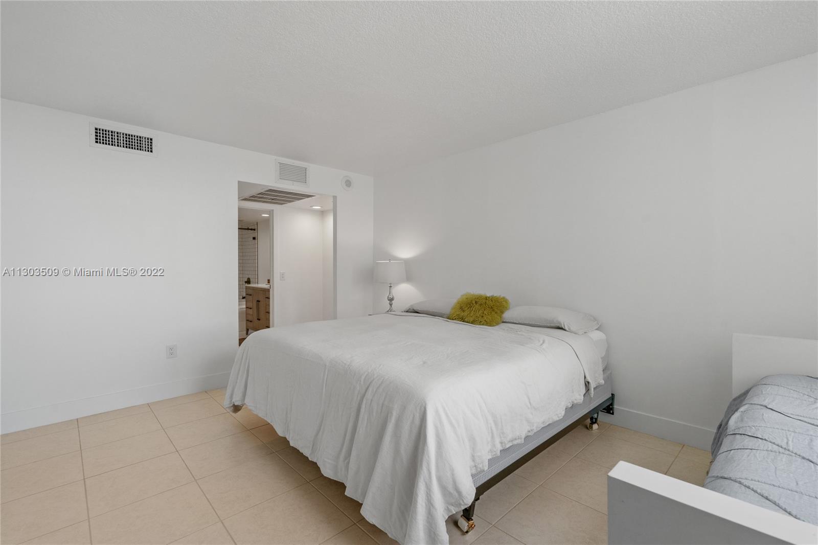5701 Collins Ave # 712