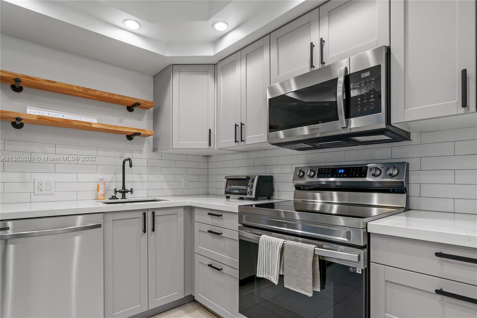 5701 Collins Ave # 712