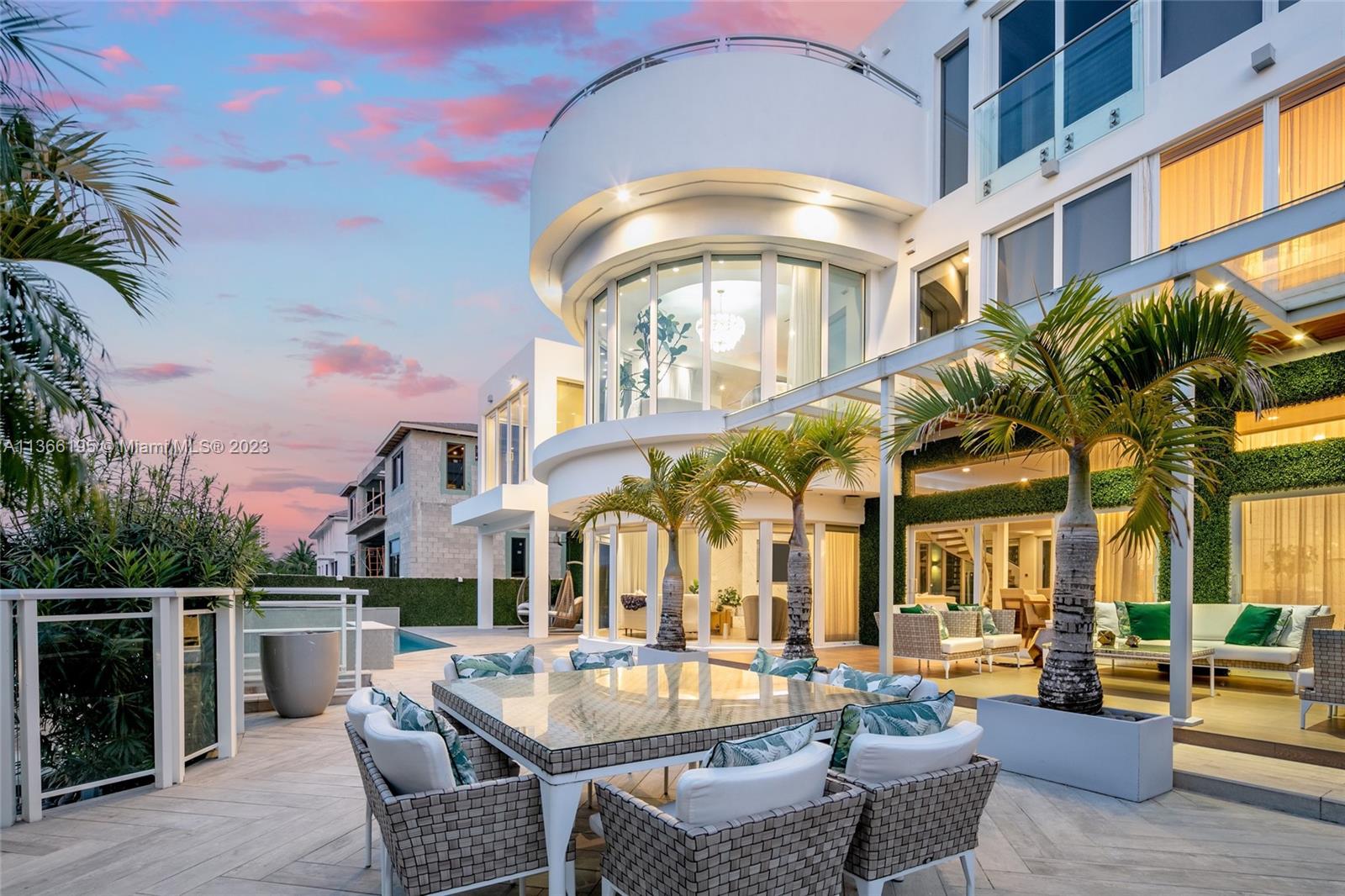1319 Seminole Dr