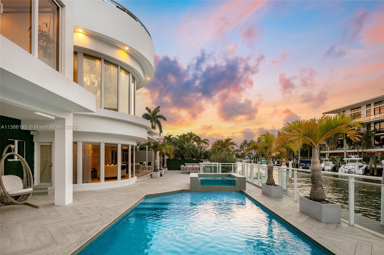 1319 Seminole Dr
