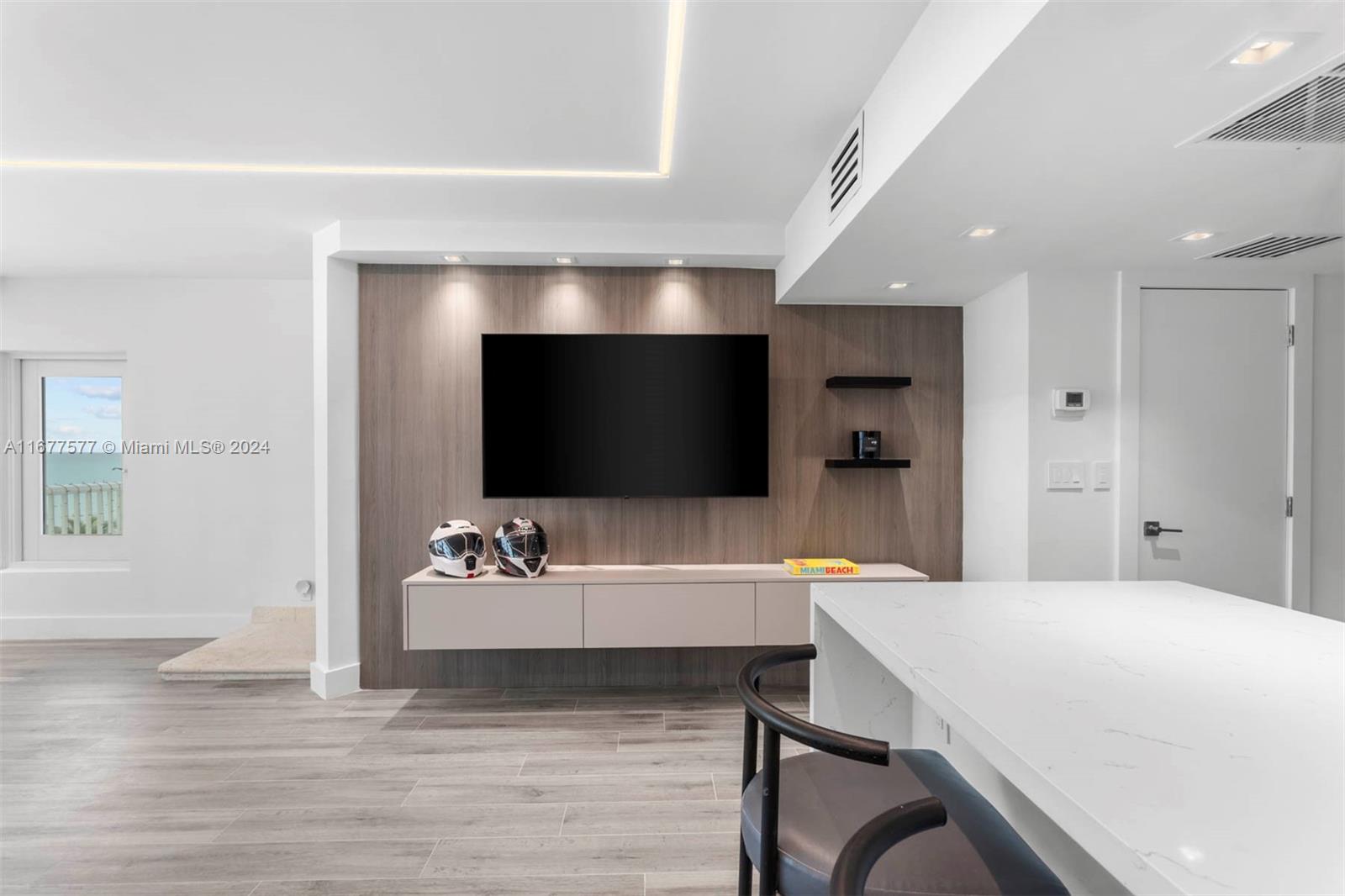 5401 Collins Ave # 349