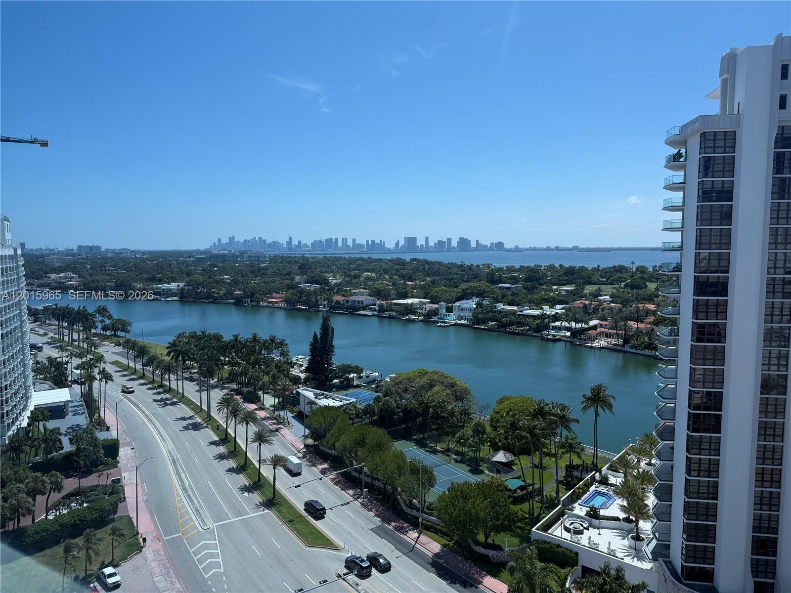5445 Collins Ave # 1606