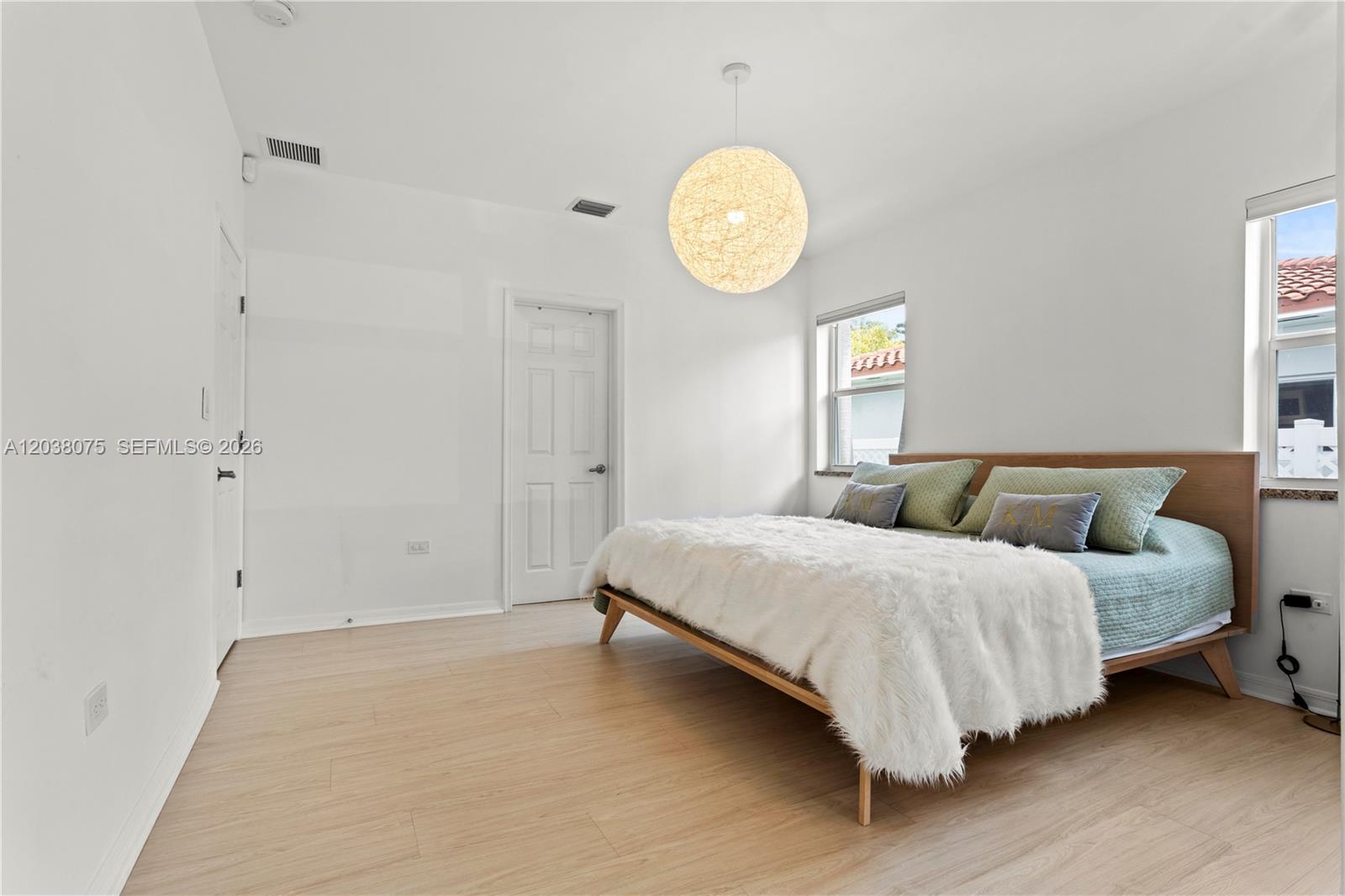 7611 Miami View Dr
