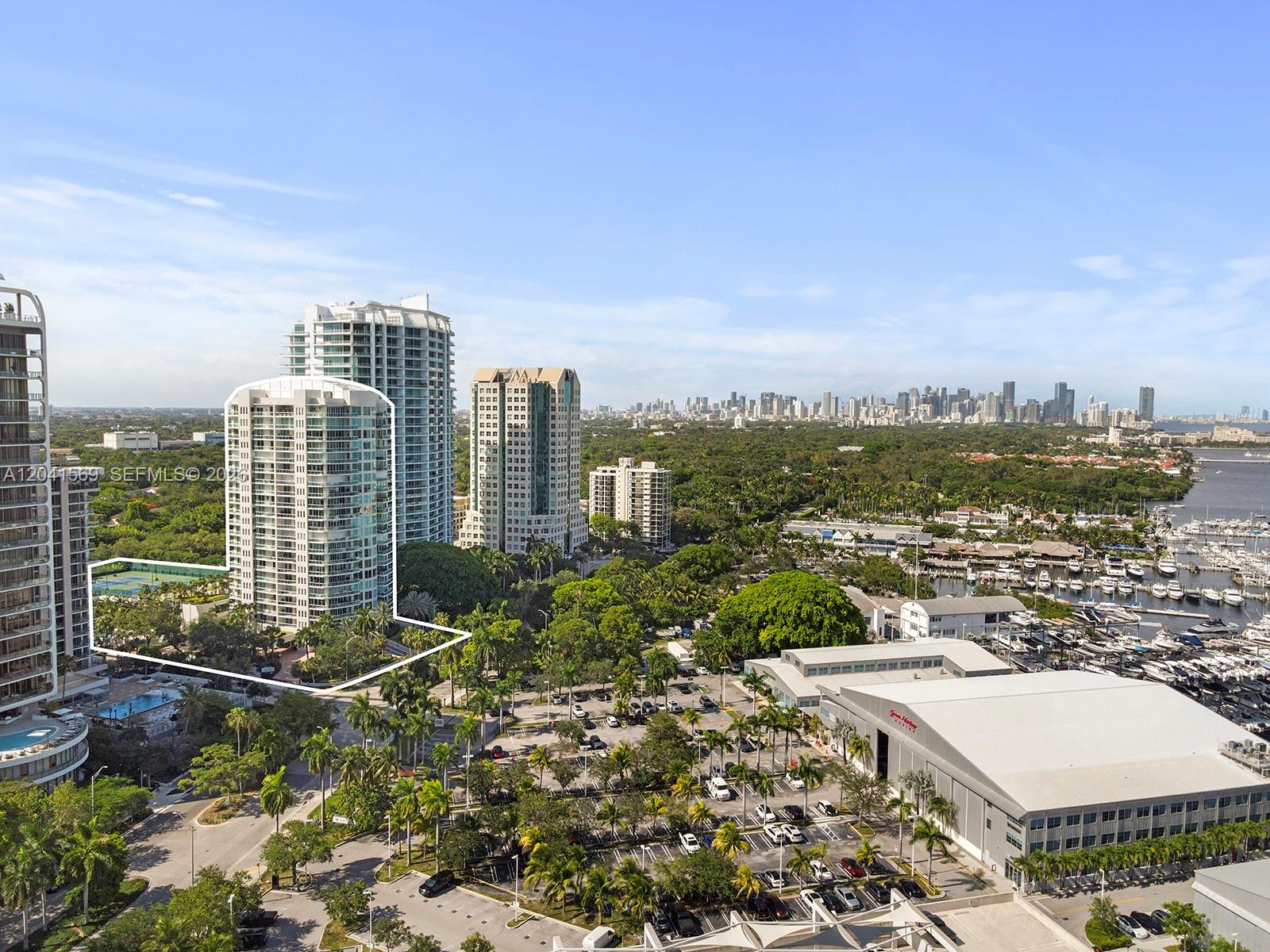 2645 S Bayshore Dr # 304
