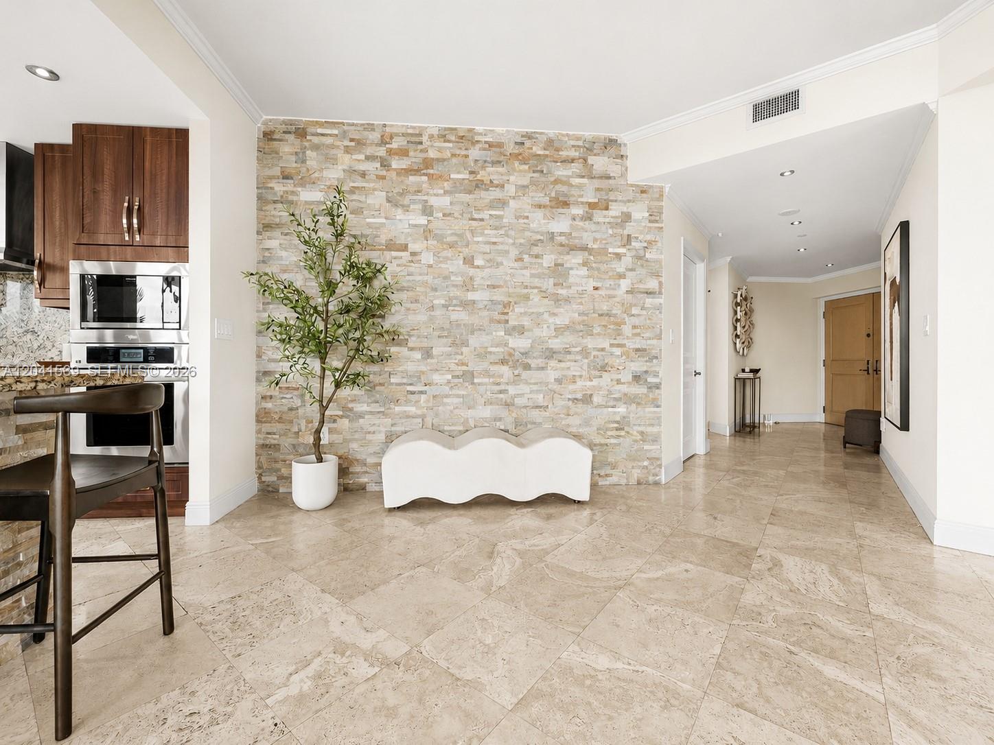 2645 S Bayshore Dr # 304