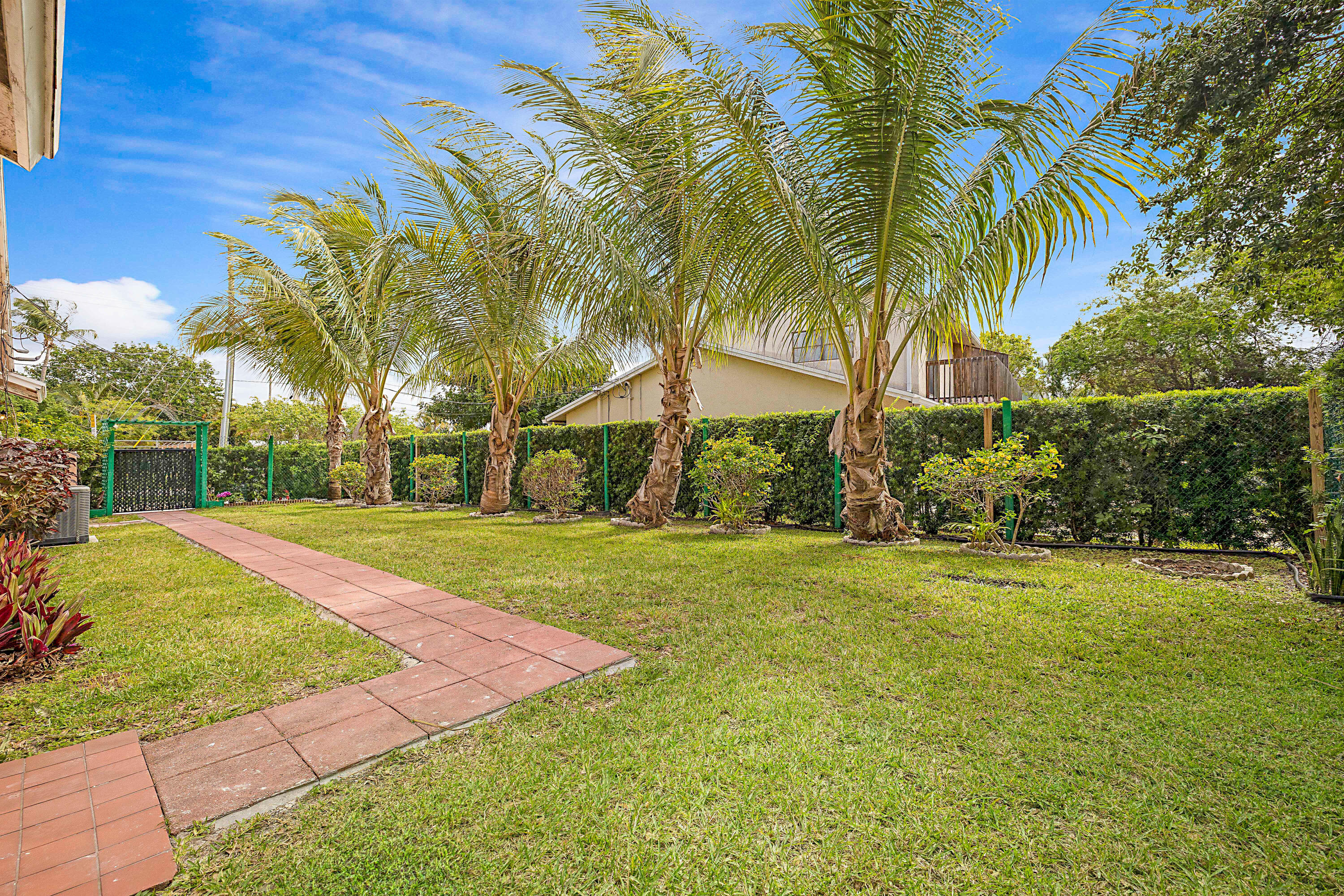 320 NE 42nd Street