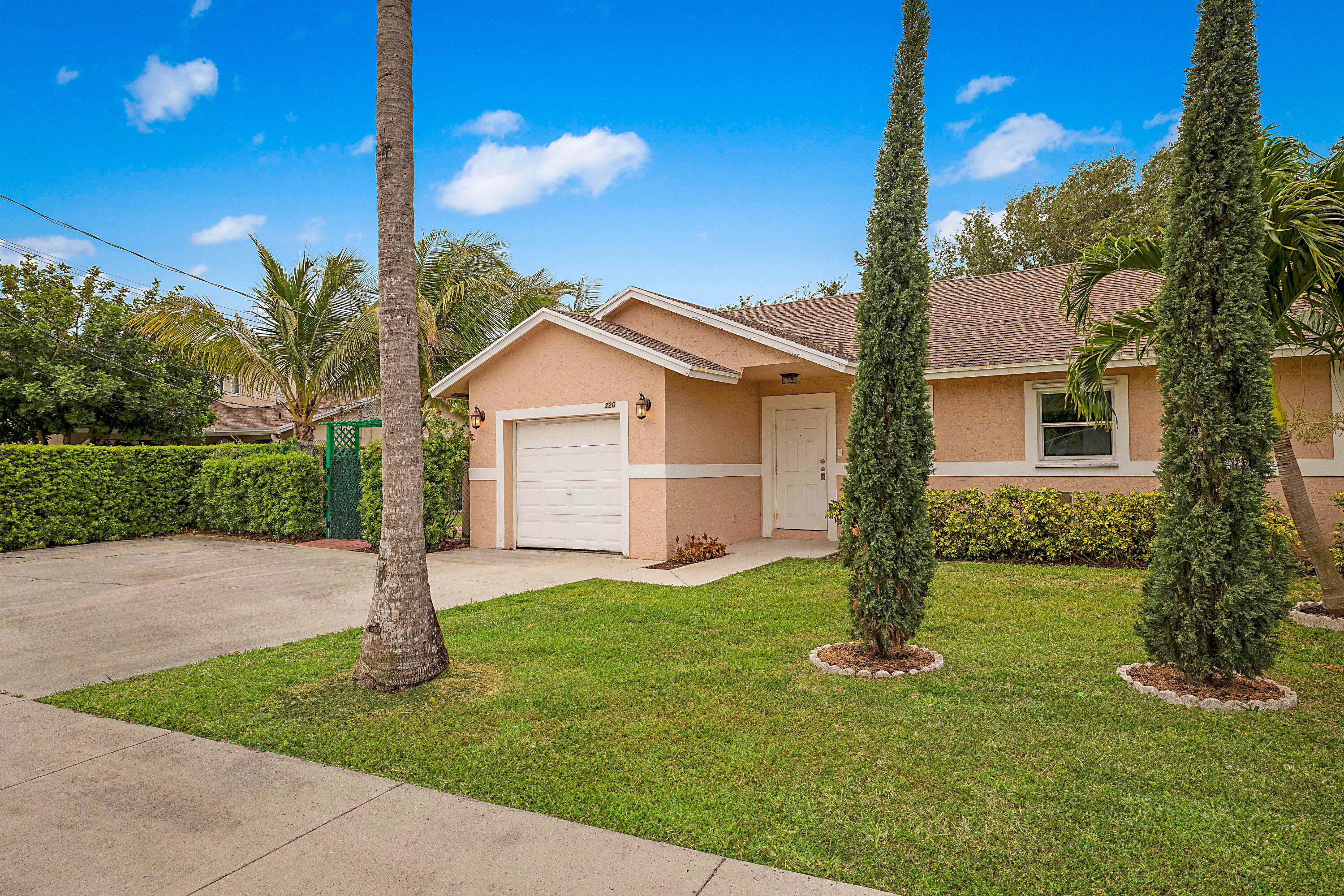 320 NE 42nd Street