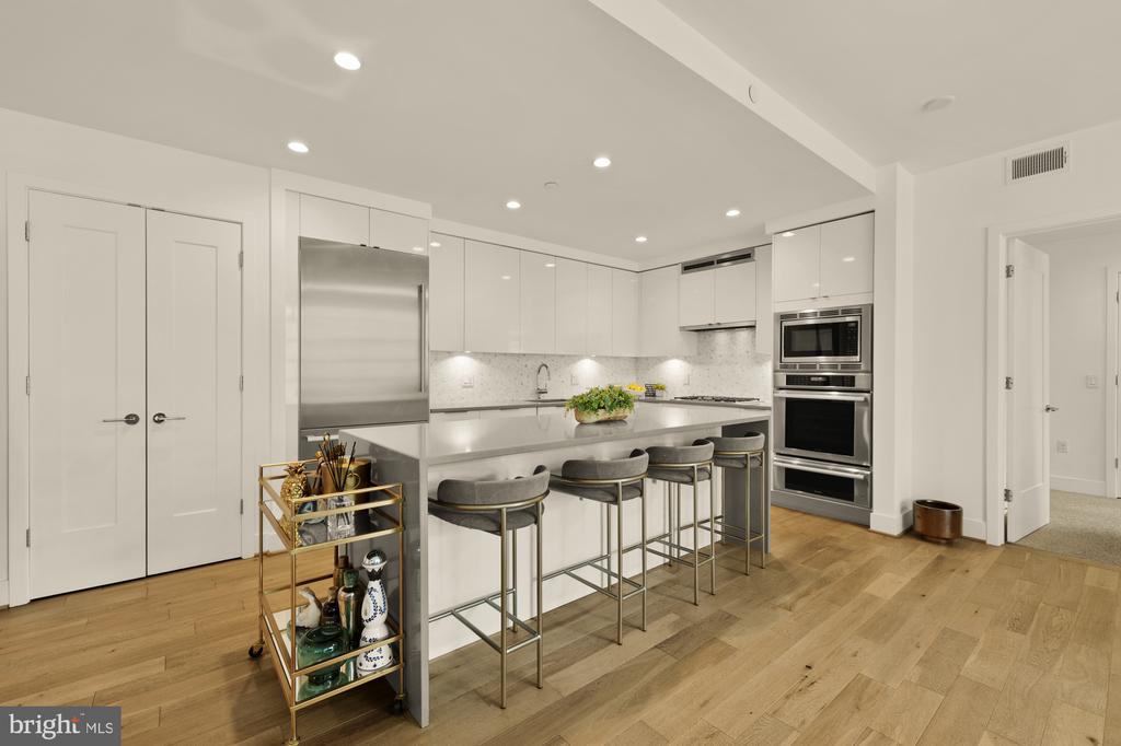 45 SUTTON SQUARE SW 906