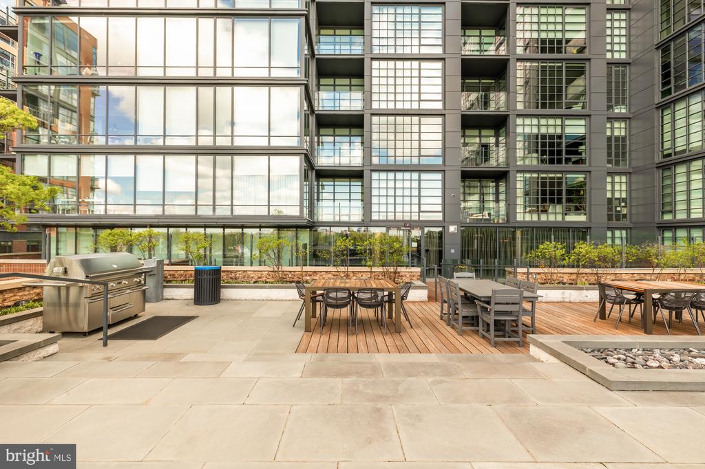 45 SUTTON SQUARE SW 906