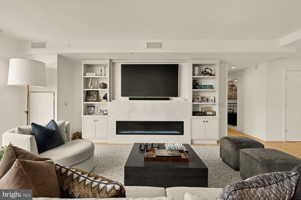 45 SUTTON SQUARE SW 906