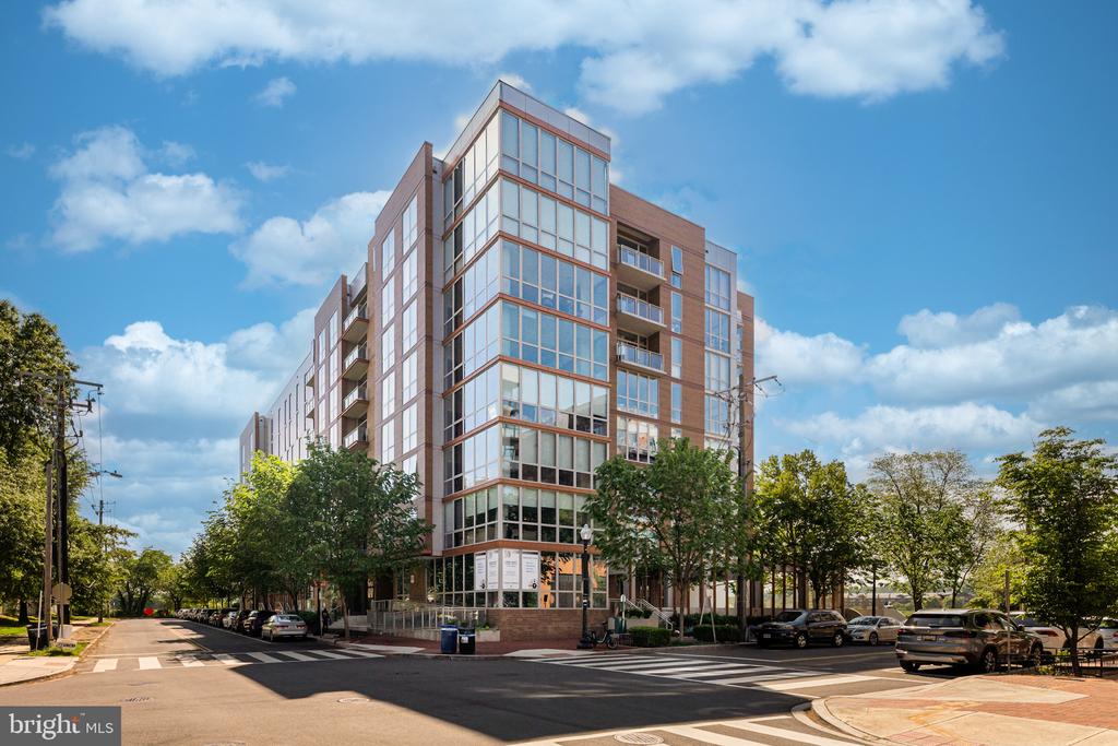 88 V STREET SW 808