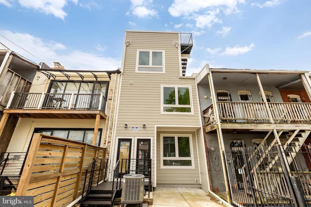 26 TODD PLACE NE 2