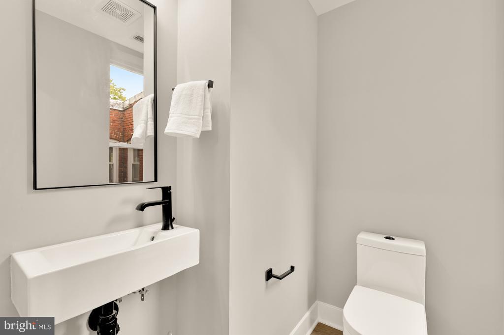 26 TODD PLACE NE 2