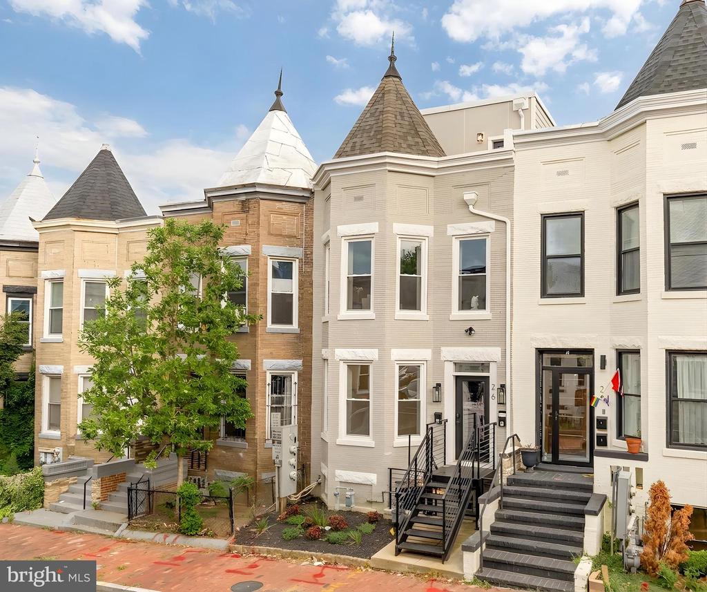 26 TODD PLACE NE 2