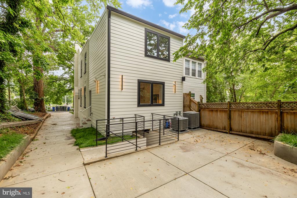1430 BRENTWOOD ROAD NE