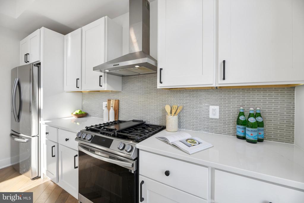 4315 HARRISON STREET NW Unit: 8