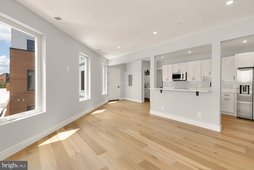 3215 MOUNT PLEASANT STREET NW Unit: 201