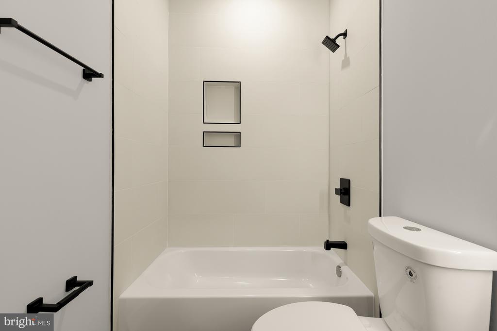 3215 MOUNT PLEASANT STREET NW Unit: 202