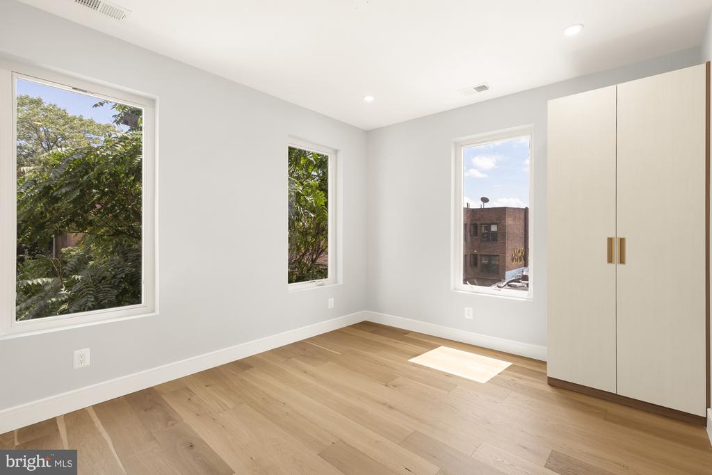 3215 MOUNT PLEASANT STREET NW Unit: 301