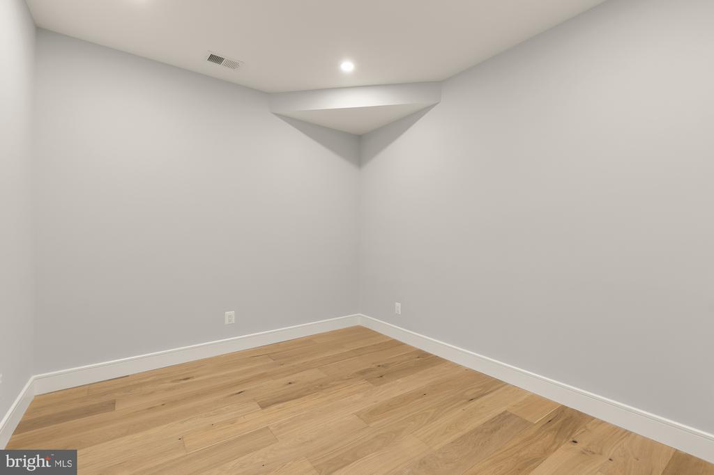 3215 MOUNT PLEASANT STREET NW Unit: 302