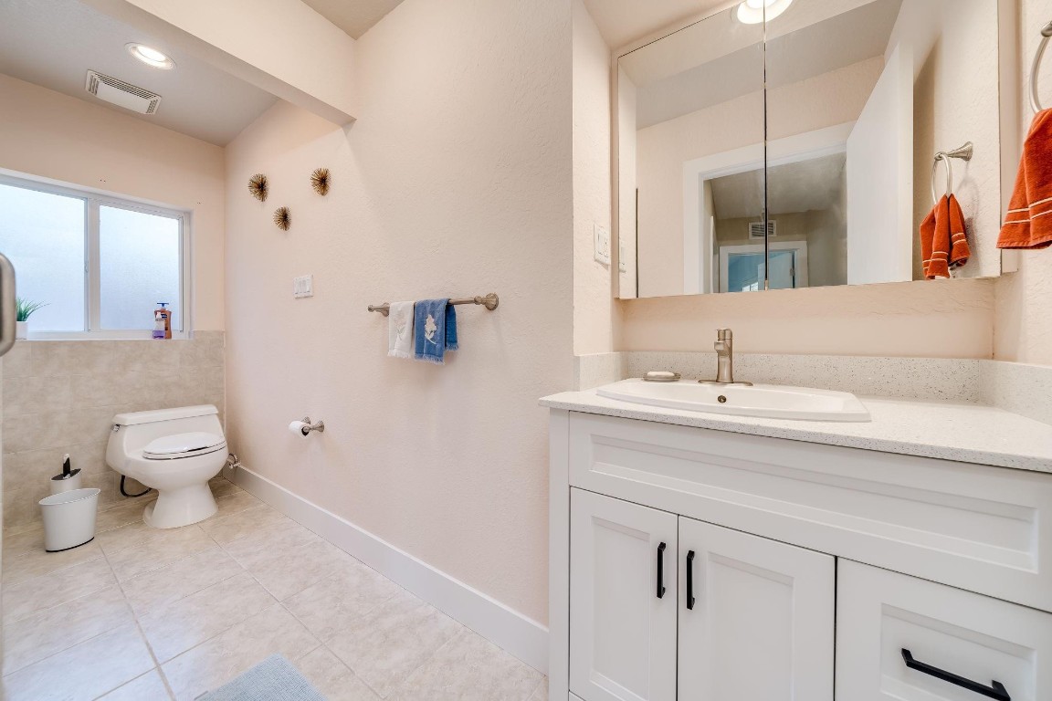 1660 Poinsettia Dr