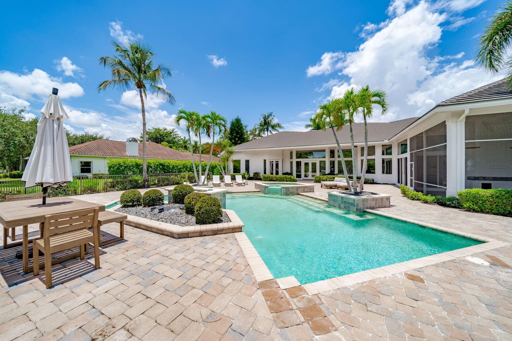 8100 Falls Ln
