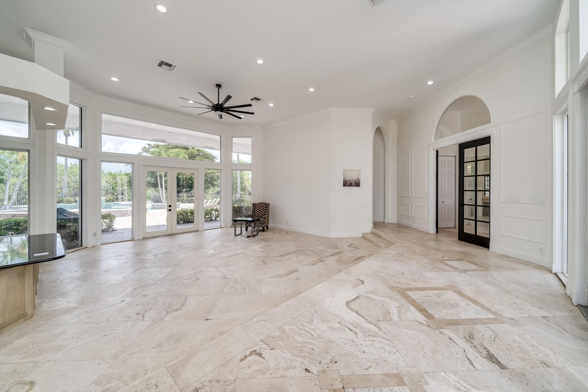 8100 Falls Ln