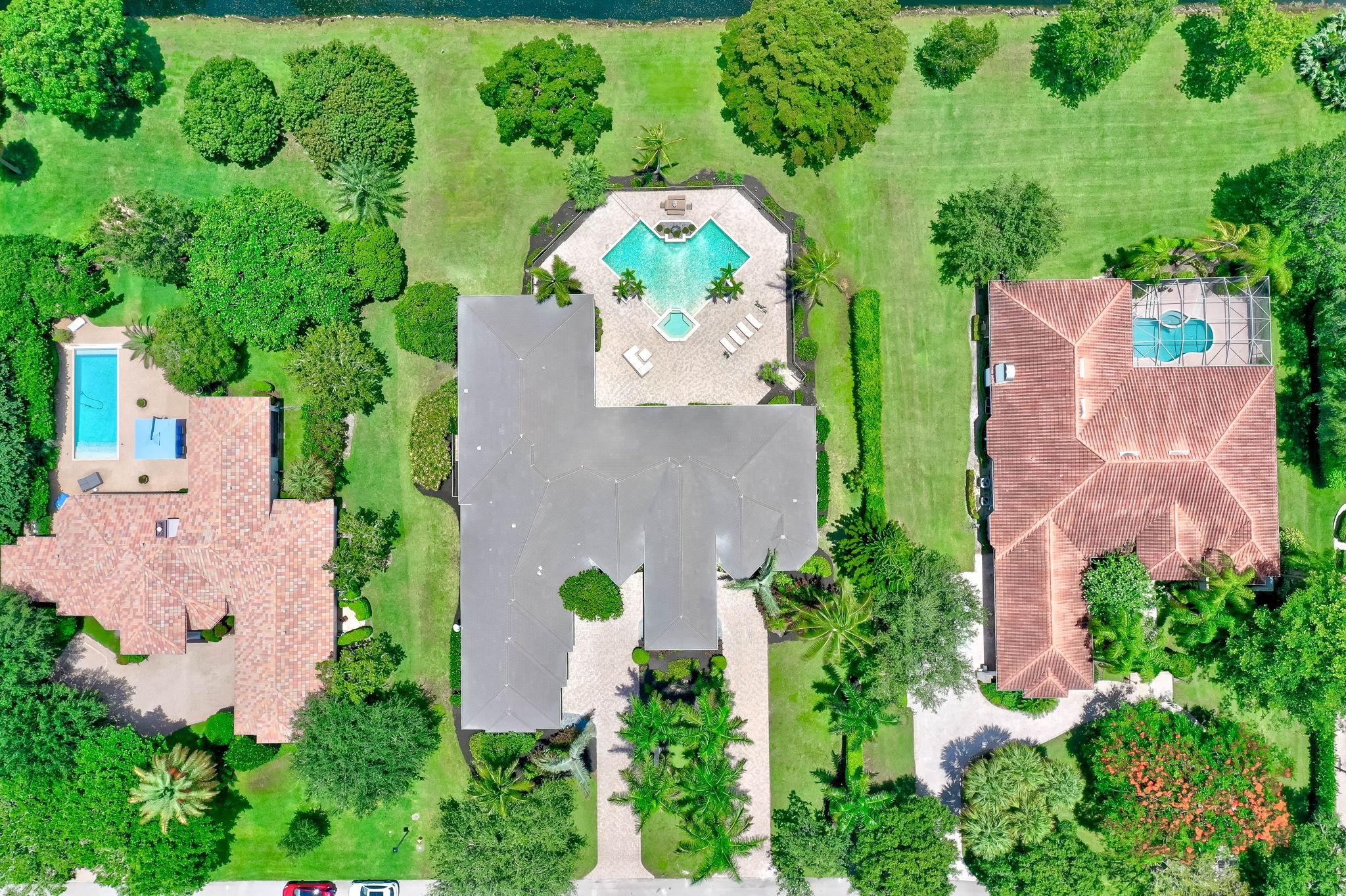 8100 Falls Ln