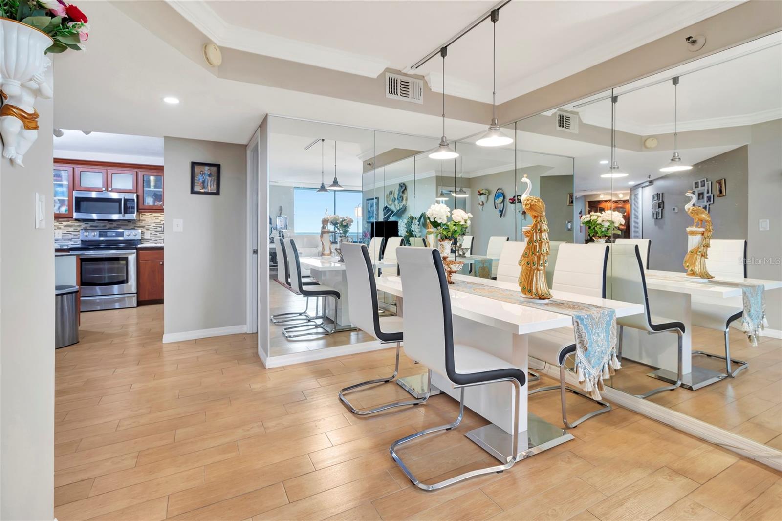 400 E COLONIAL DR #1609