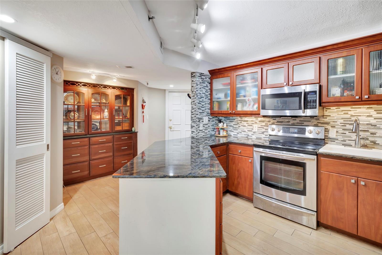 400 E COLONIAL DR #1609