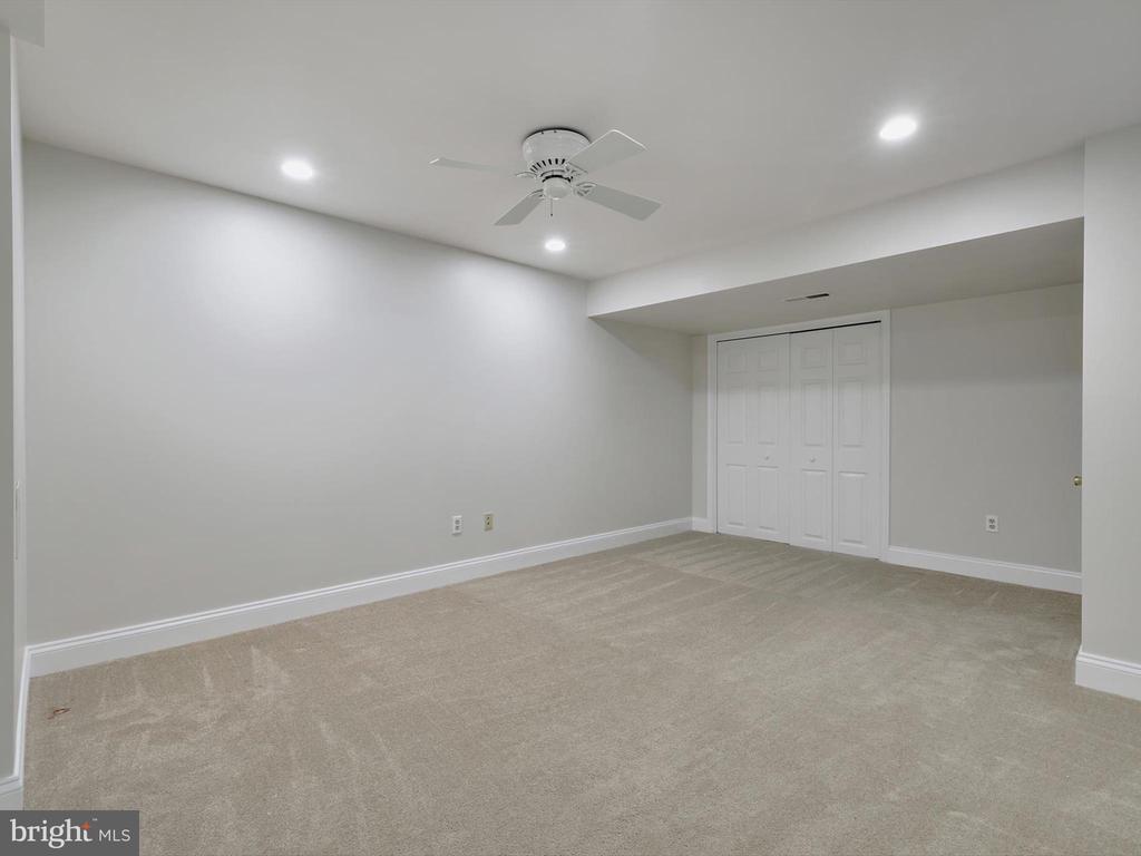 3228 BLACKWALNUT DRIVE