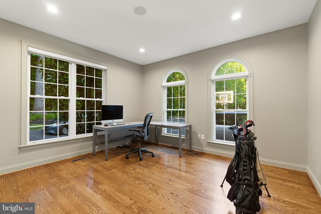 13773 LAKESIDE DRIVE