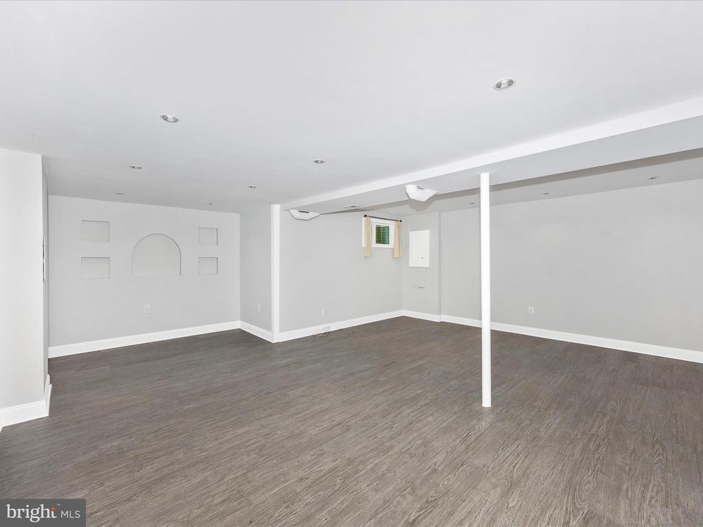 18333 DUTCHESS DRIVE