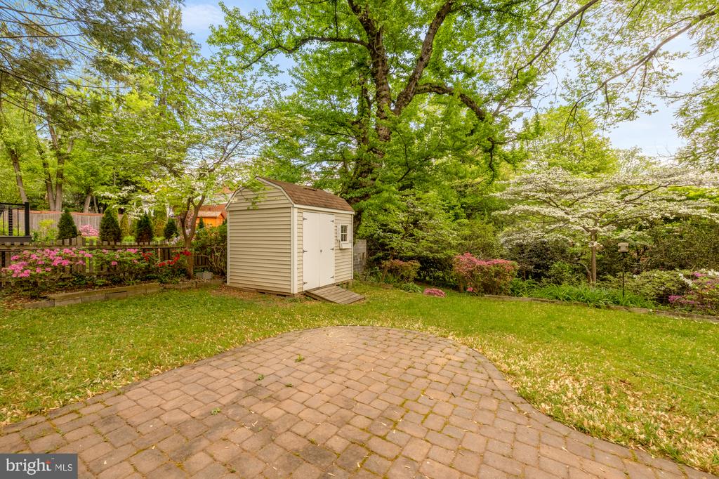 9409 WOODLAND DRIVE