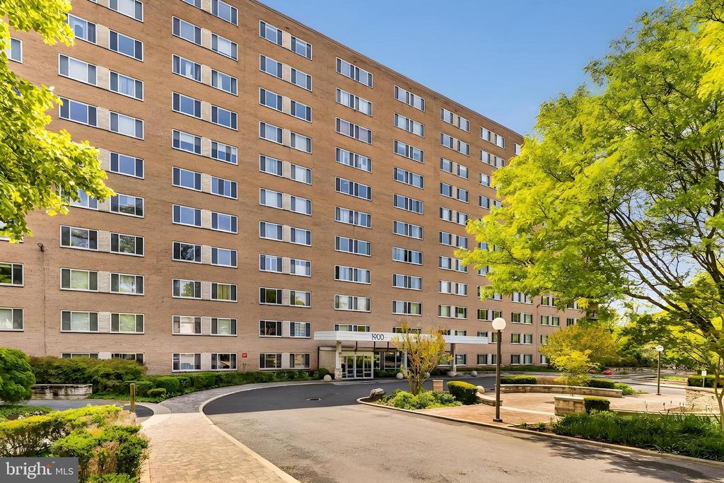 1900 LYTTONSVILLE ROAD 818