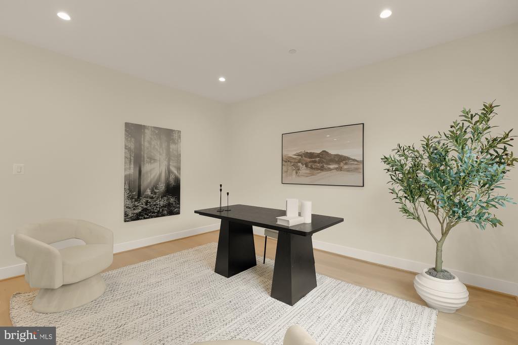 7008 AMY LANE