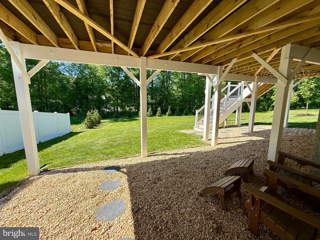 6829 FOUNTAIN PARK DRIVE