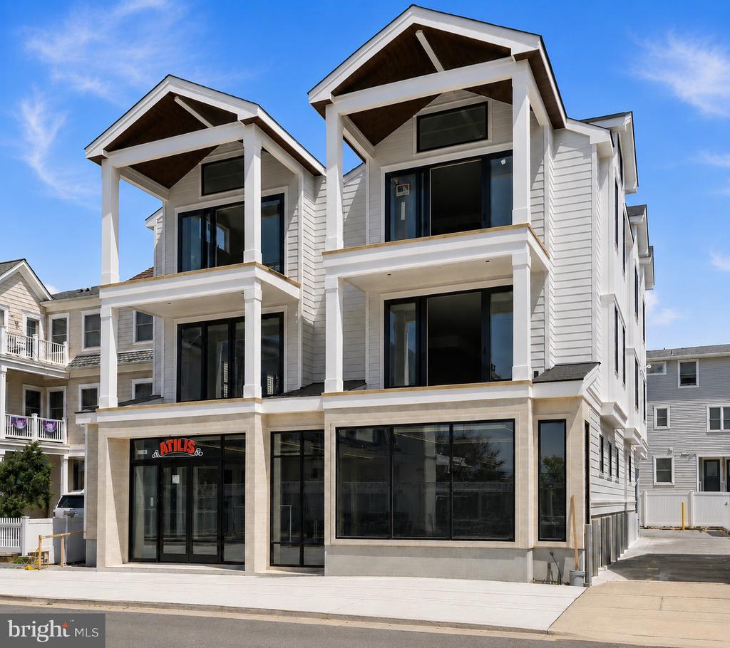 4411 LANDIS AVENUE Unit: 201