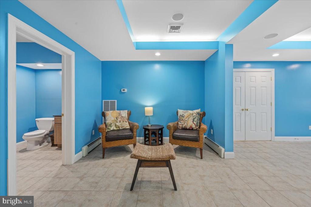 6942 LEHIGH COURT