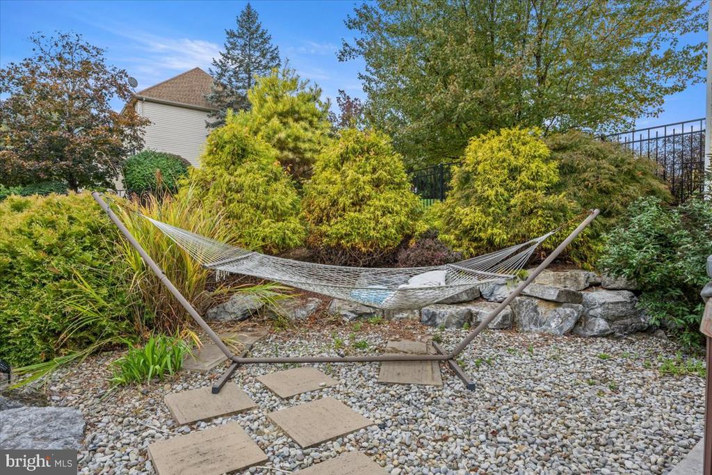 6942 LEHIGH COURT
