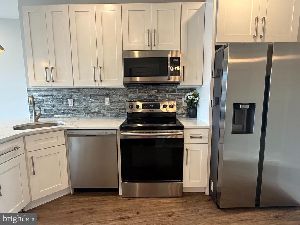2425 FRANKFORD AVENUE Unit: 2