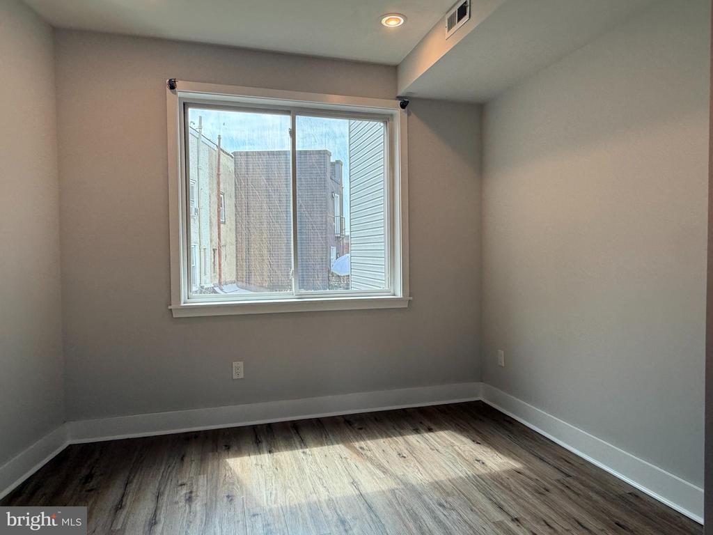 2425 FRANKFORD AVENUE Unit: 2
