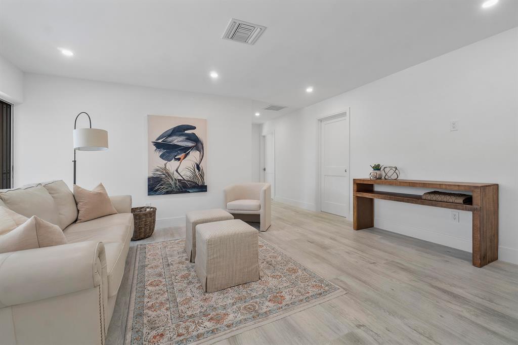 2201 Banyan Road