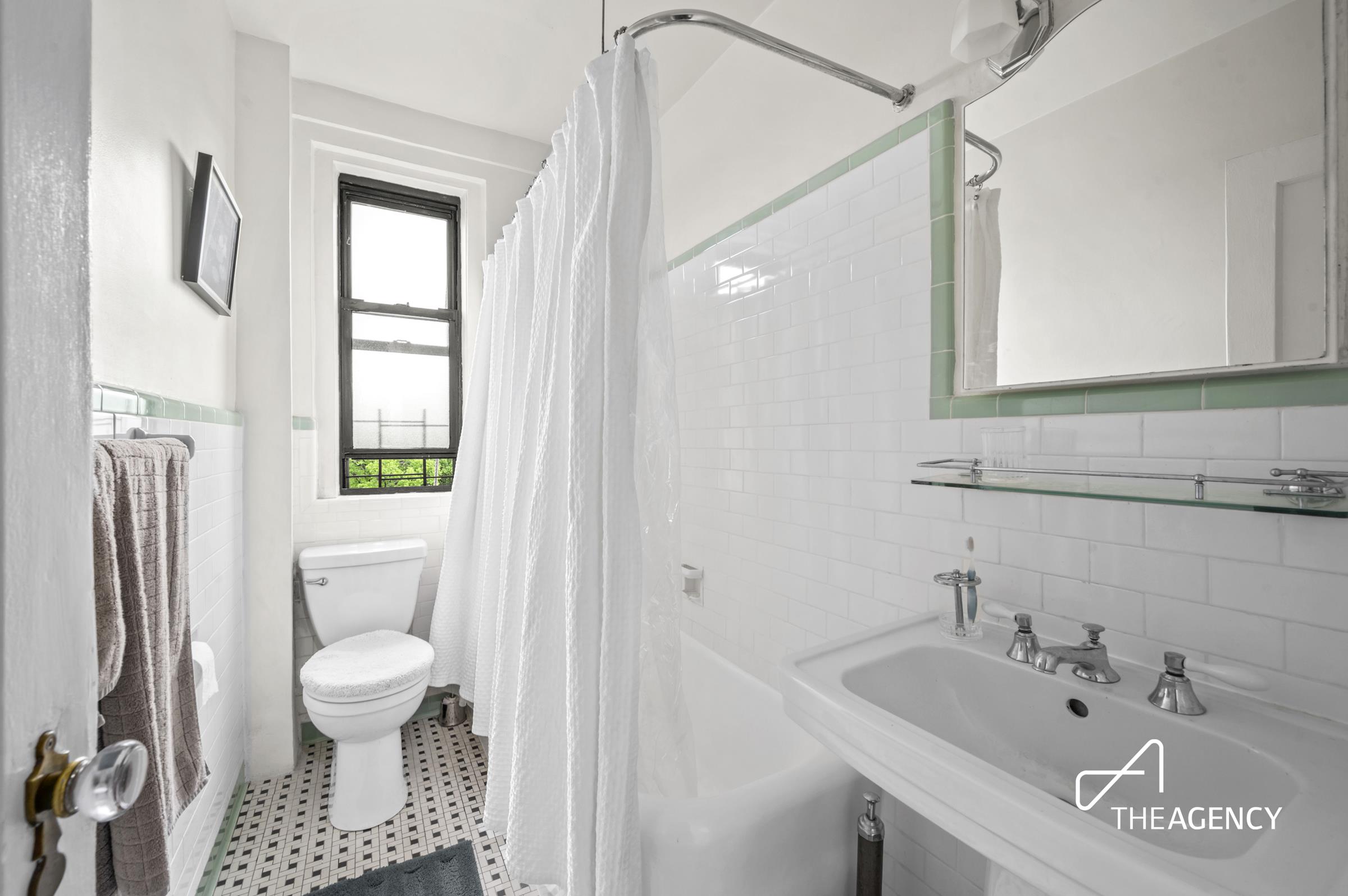 467 CENTRAL Park W 11B