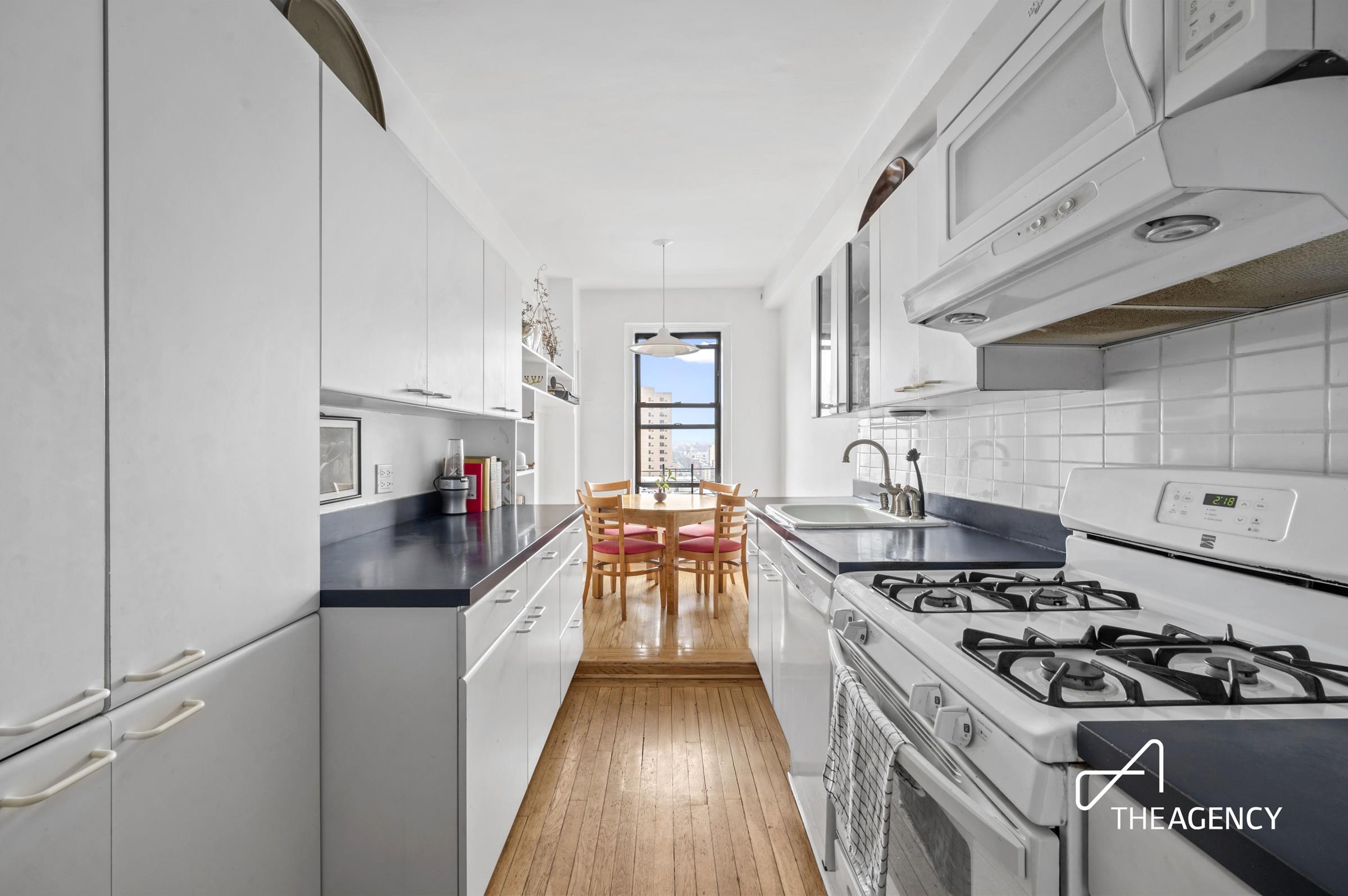 467 CENTRAL Park W 11B